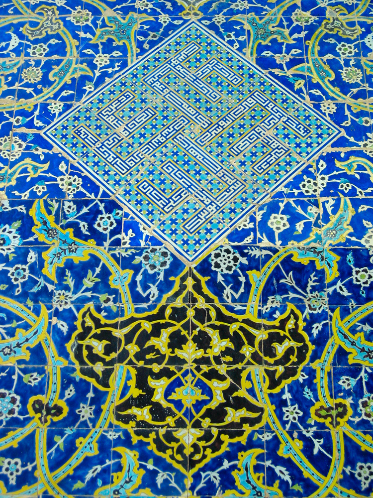 Decoración-de-la-Mezquita-del-Imam-II