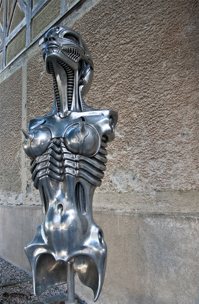 Estatua-de-H.R.Giger