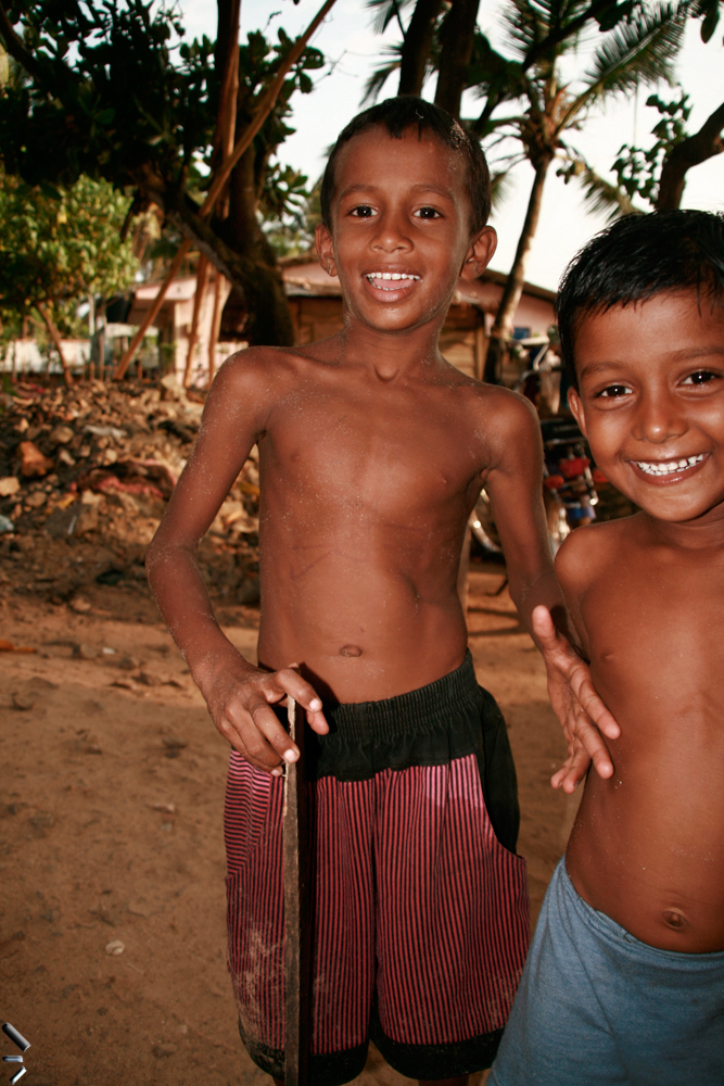 Niños-de-Ambalagonda-en-Sri-Lanka